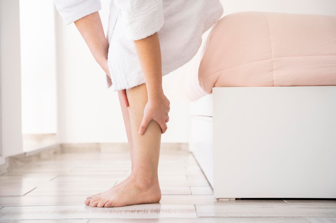 close-up-hands-massaging-legs freepick