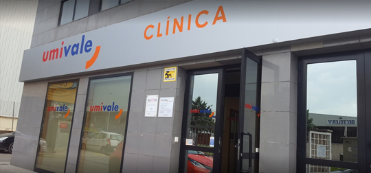 Fachada de la clínica de Umivale Activa en Almussafes