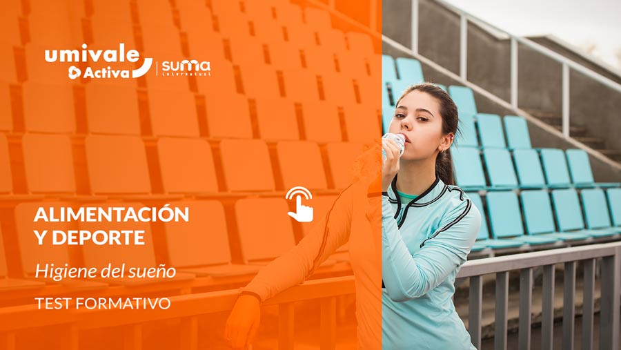 Persona bebe agua de una botella después del entrenamiento deportivo contra el telón de fondo del estadio