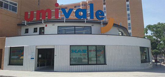 Fachada de la clínica Umivale Activa en Alicante