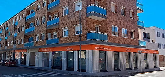 Fachada de la clínica de Umivale Activa en Amposta