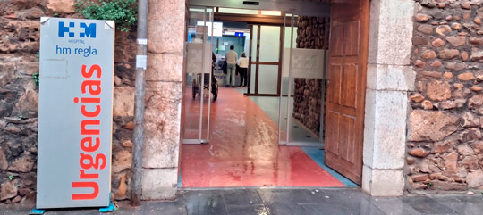 Fachada y acceso principal de la clínica Umivale Activa en León